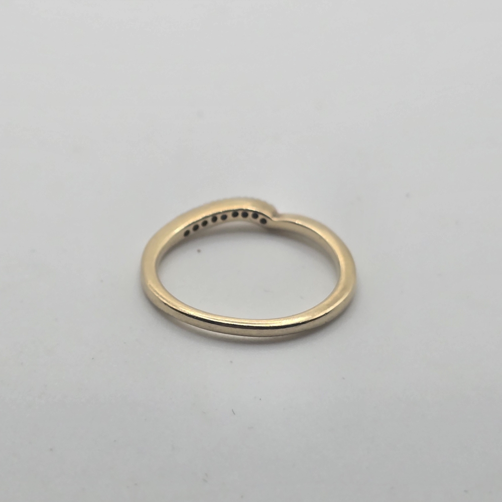 7.5 14k Gold and Diamond Women's Ring - Picture 6 of 9